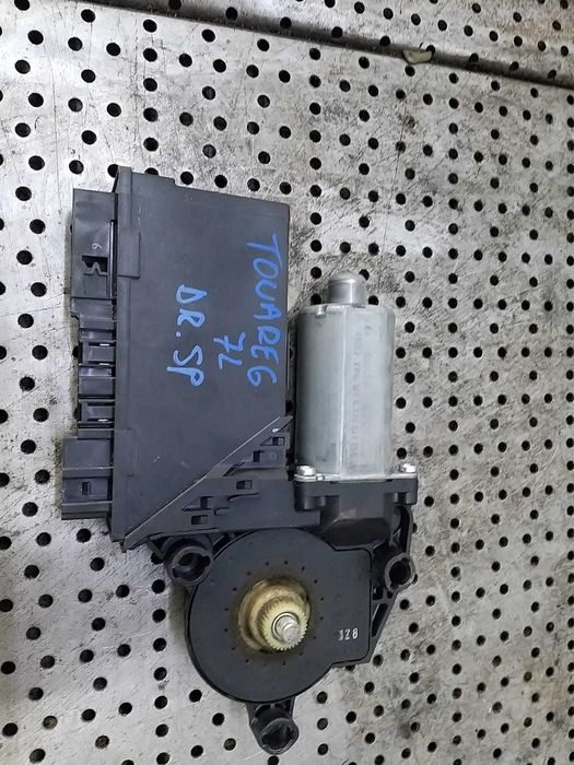Motoras macara dreapta spate vw touareg 7l 7l0959794a 0130821764