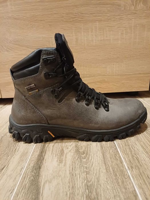 Мъжки зимни обувки №41. С връзки. Цвят: кафяв; Кавалер Юниън, България