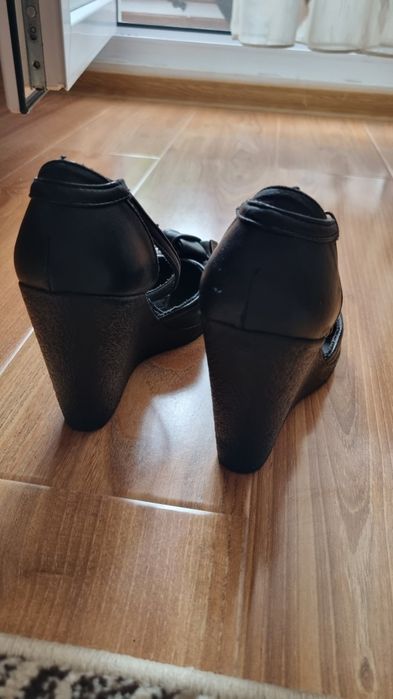 Pantofi de piele