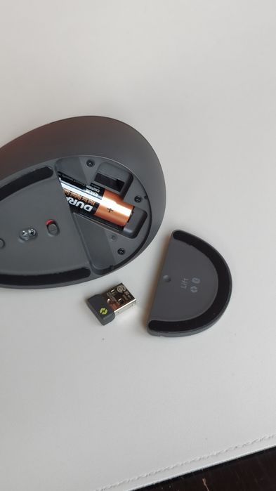 Mouse Logitech Lift - Ergonomic, Bluetooth, Vertical, Stare f buna