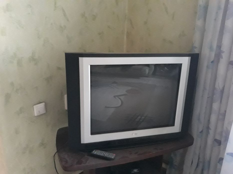 Телевизор LG Flaetrone с приставкой