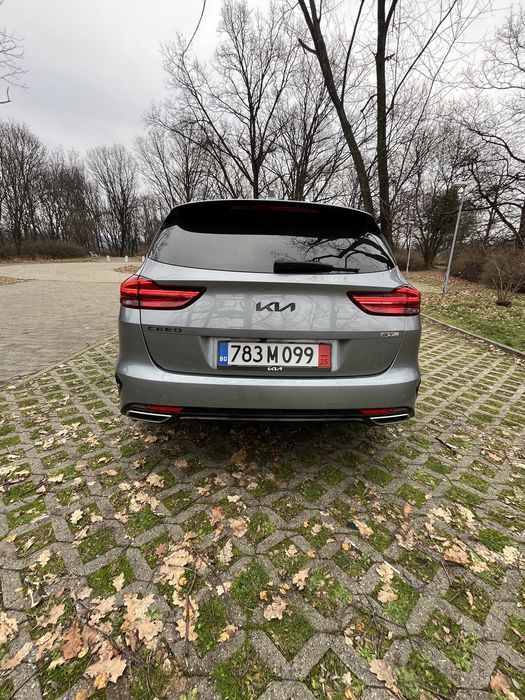 Продавам Киа Сеед Kia Ceed plug-in hybrid 2021 година