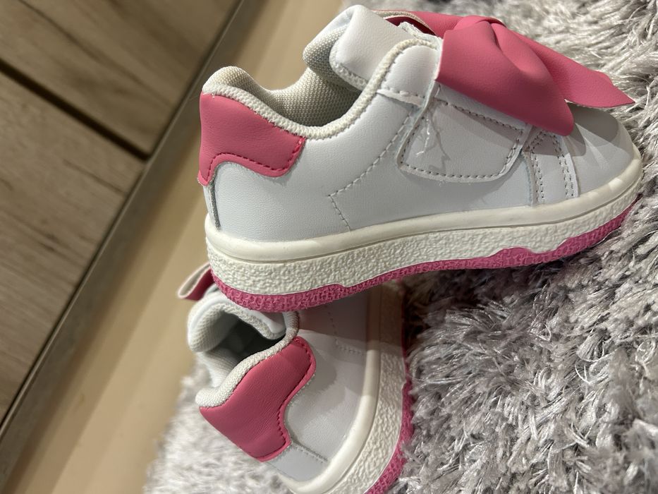 Детски маратонки  с розова панделка