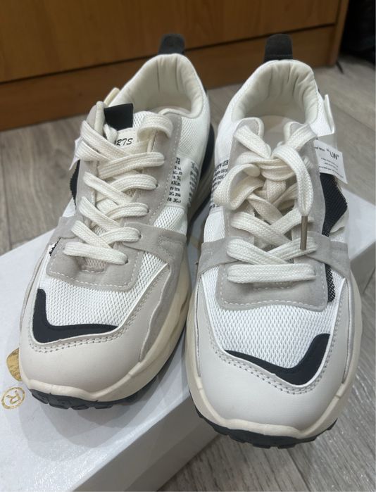 Продам летние кроссовки