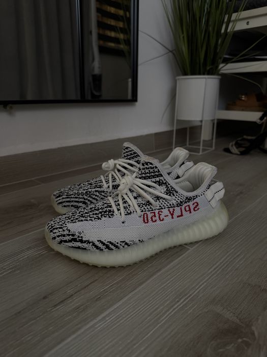 Adidasi Yeezy 350 V2