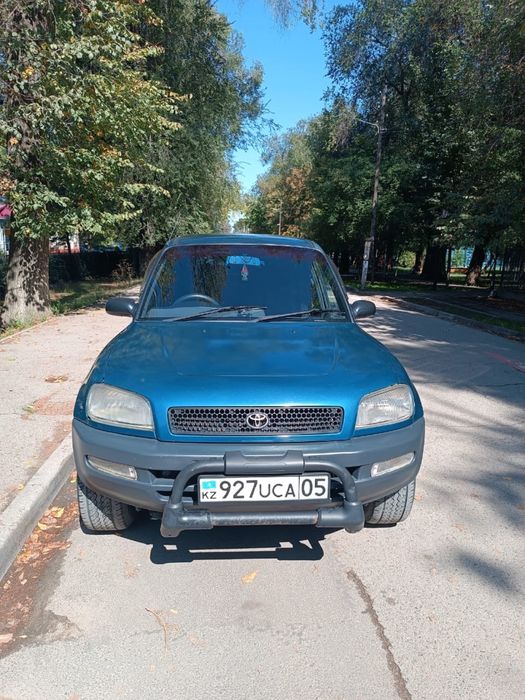 Toyota RAV4 1996 года.