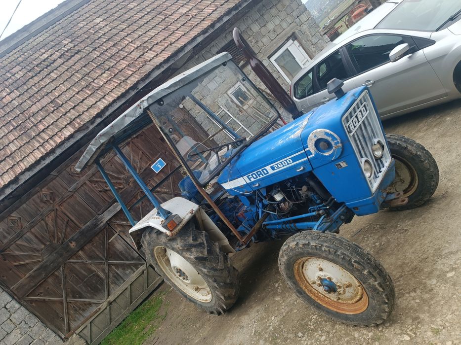 Vând tractor in stare foarte buna de funcționare .