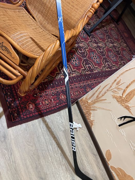 Продам хоккейную клюшку для хоккея Bauer левый хват