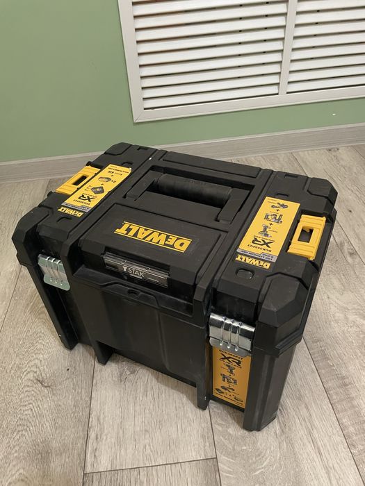 Продам набор электроинструментов — DeWalt