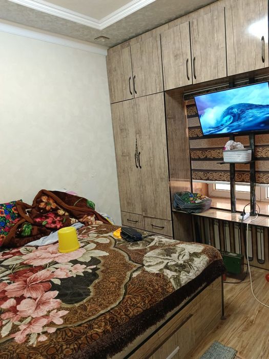 Uy sotiladi 10 sotix hovlisi bor yevro remont