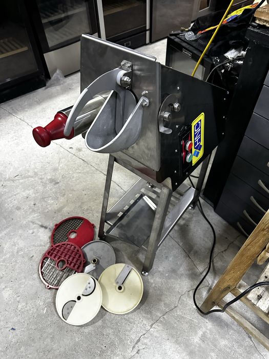 Зеленчукорезачка с ножове