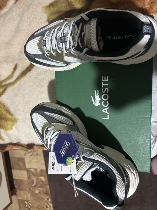 Продам кроссовки женские Lacoste