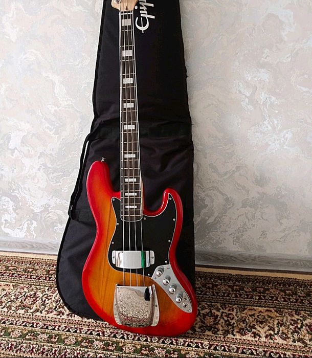 Джаз басс Fender