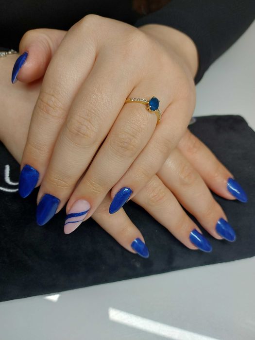 Persoana Fizica Autorizata, Manichiură.