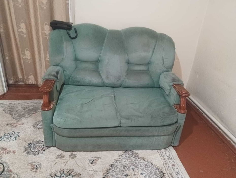 Диван продам двухместный