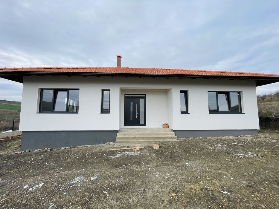 PF Vând Casă pe un singur nivel + terasă 32m², teren 1.000 m²