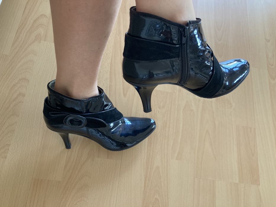 Ghete lac, piele naturala, noi, marime 40, toc stiletto