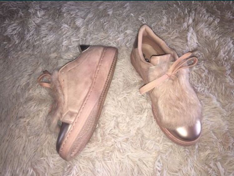 Спортно обувки с естествен пух