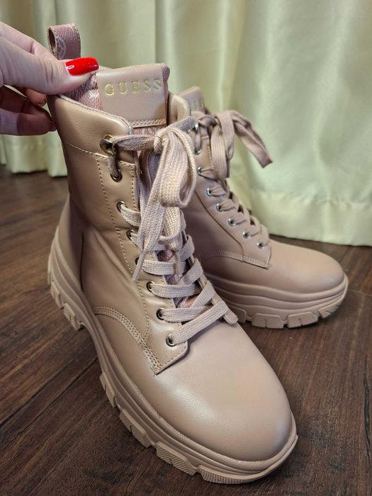 Боти GUESS camel