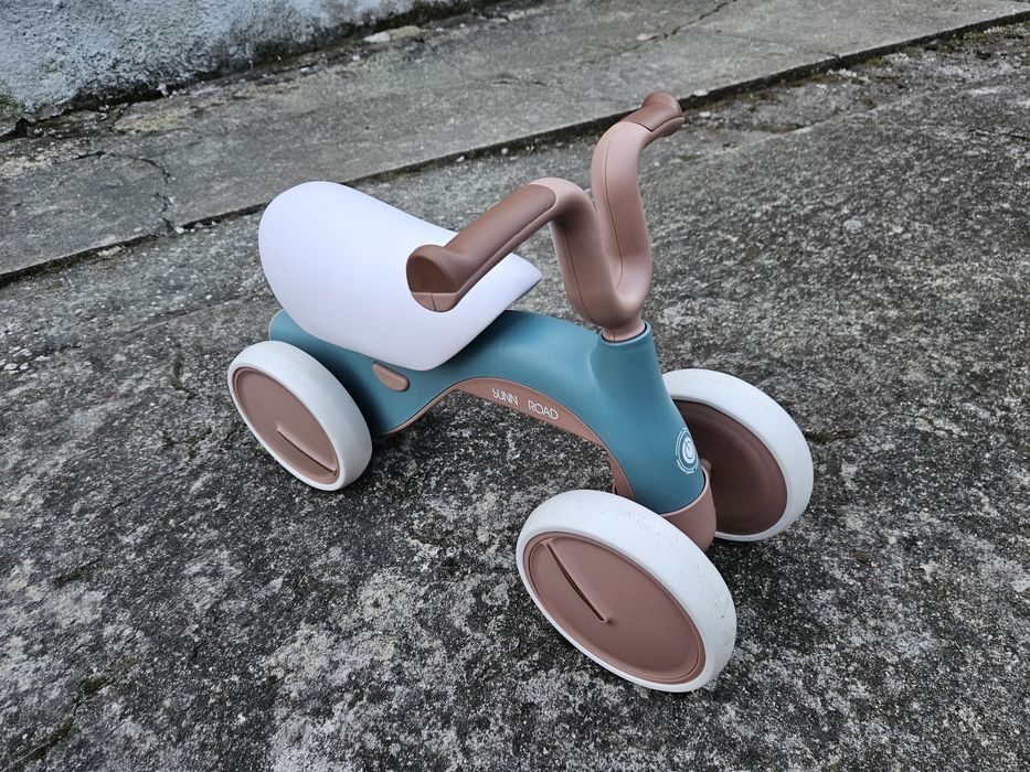 Bicicleta fara pedale 12-36 luni, scaun reglabil, lumini si muzica