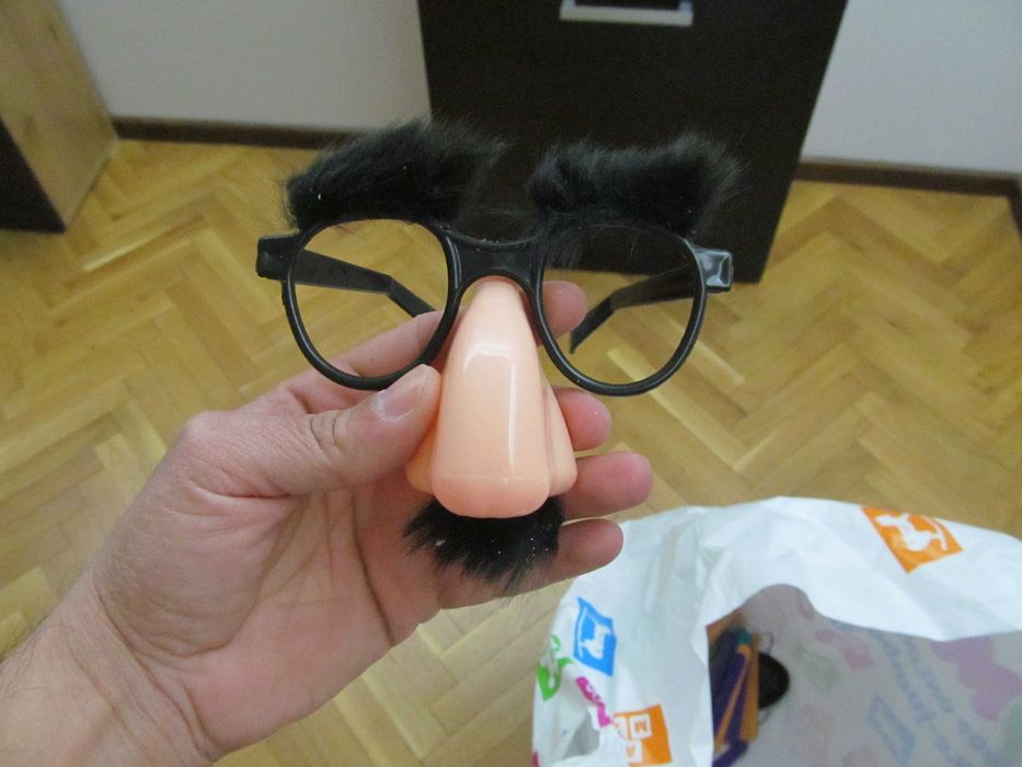 Шапки и маски част от Джъмбо игра, цената е за всичко от снимките