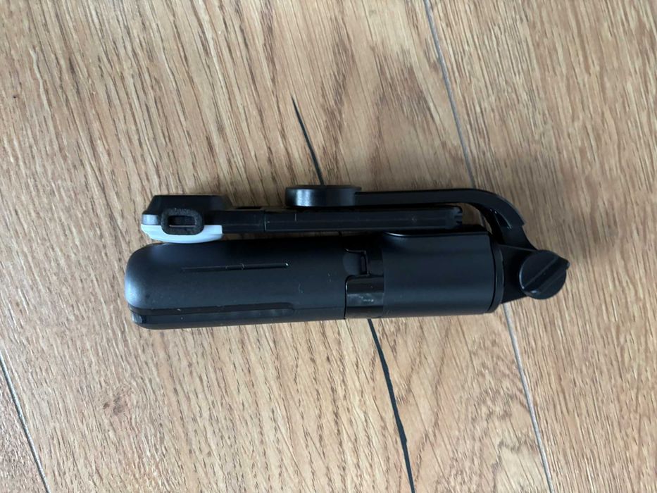 Selfie stick extensibil cu trepied compact, reglabil Nou