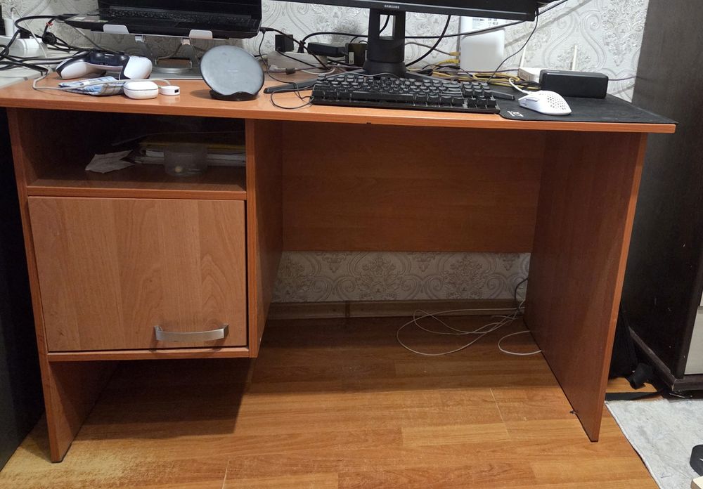 Продаются офисные столы