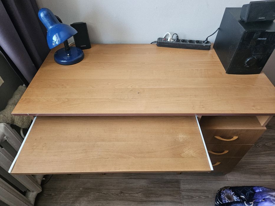Компьютерный стол в отличном состоянии