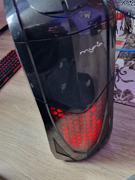 Vand Unitate PC Gaming cu i7 4770 și GTX 660TI,,10GB ram sursa 630 w