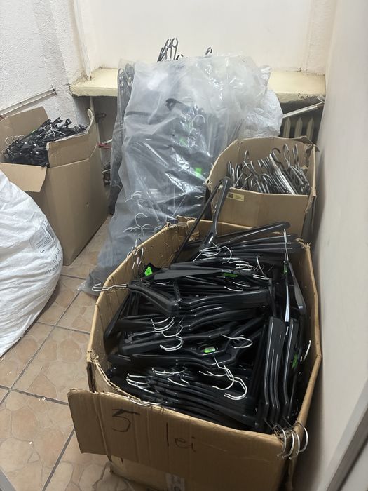 Umerase cu clips pentru fuste si umerase pentru bluze