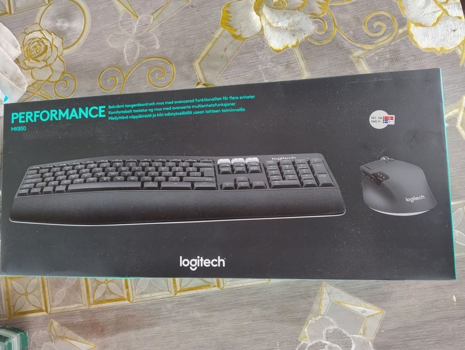 Kit Logitech Wireless Performance MK850, Negru