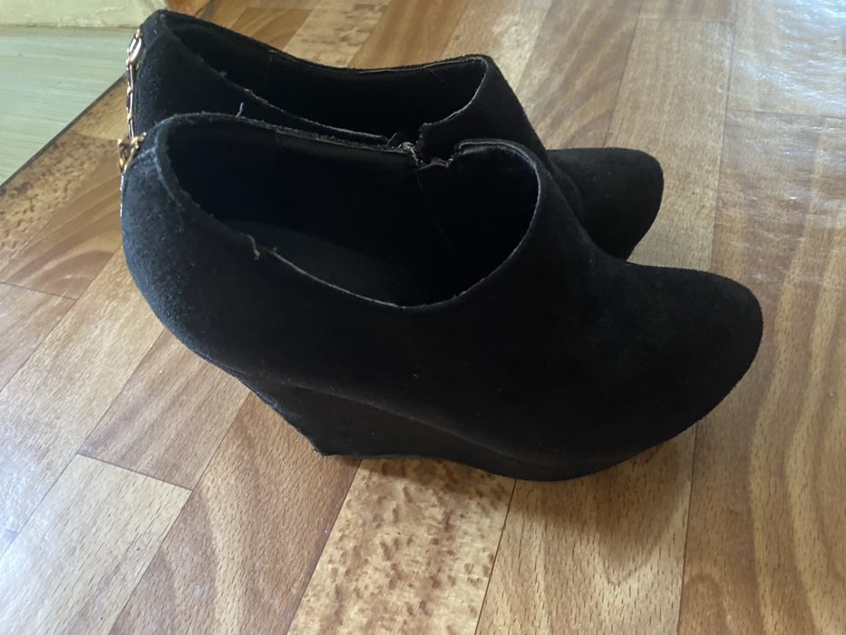 Продам полусапожки на танкетке платформе