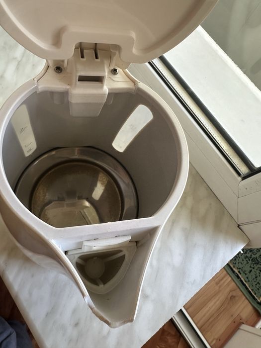 Чайник Tefal.