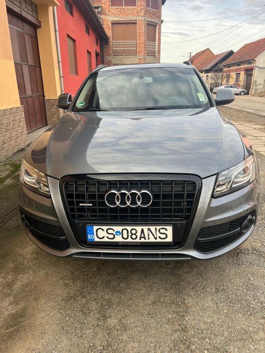 Audi Q5 S-line arata impecabil