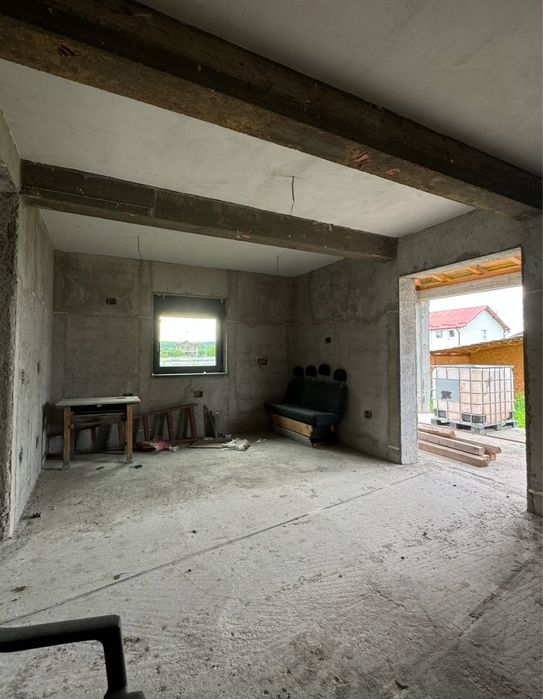 Vand casa moderna la gri - spatiu generos, materiale premium