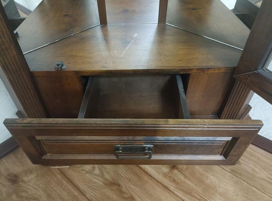 Шкаф для посуды. Гостиная.