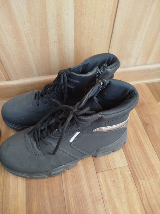 Продам ботинки демисезонные