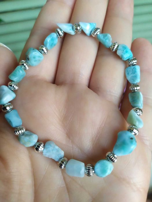 Гривни от естествени камъни