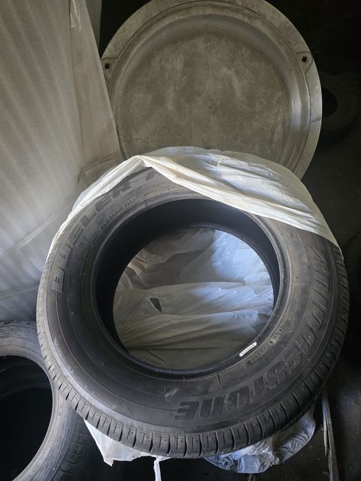 Резина летняя. 235/65.18 Bridgestone