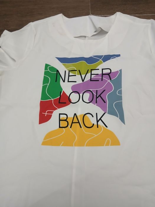 Футболки модные, красивые женские рубашки