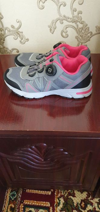 кроссовка бренда Slanzer продаются