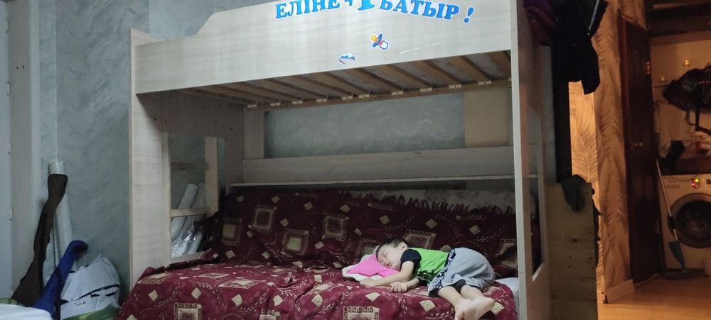 Двухъярусная кровать