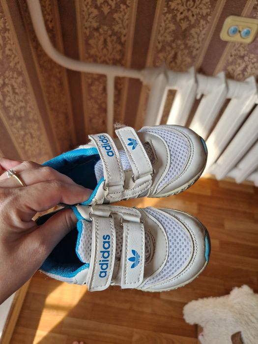 Детские кроссовки