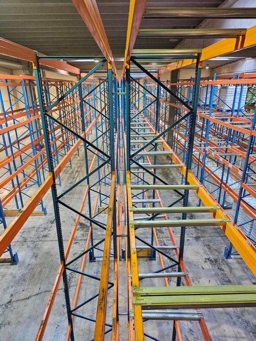 Suporturi metalice pentru paleți