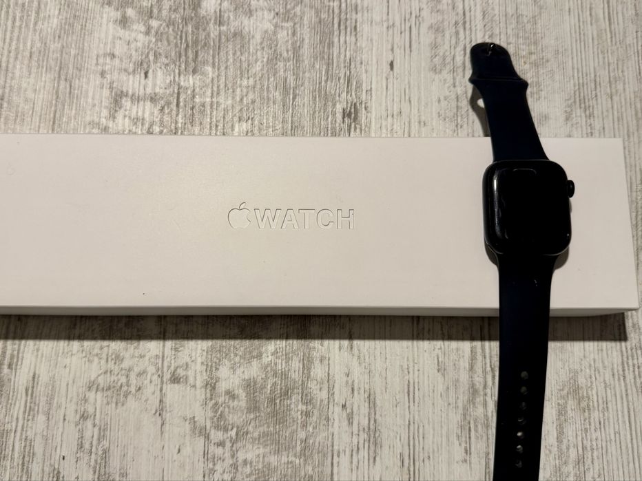 Apple Watch Series 8 – 41mm | Пълен комплект | Отлично запазен