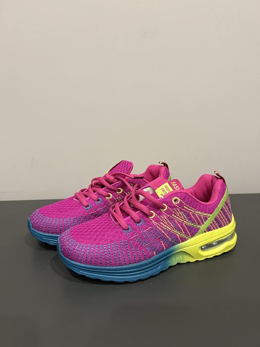 Маратонки - чисто нови