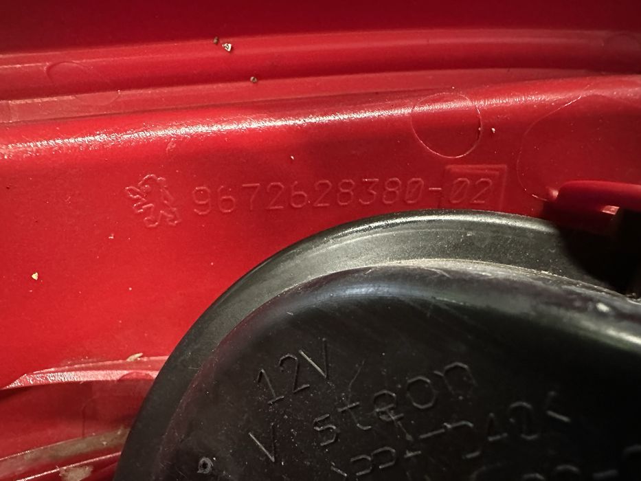 Peugeot десен стоп 2010