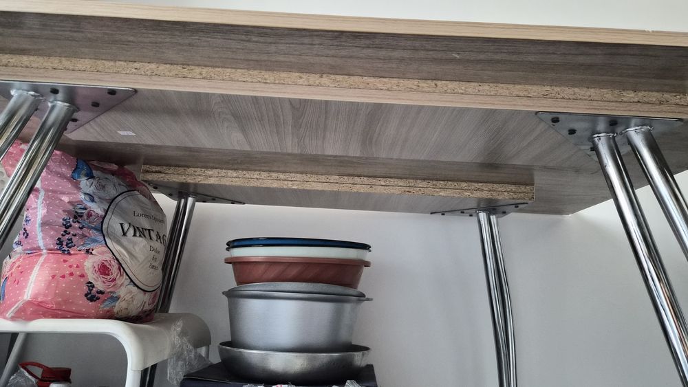 Продам б/у стол кухонный