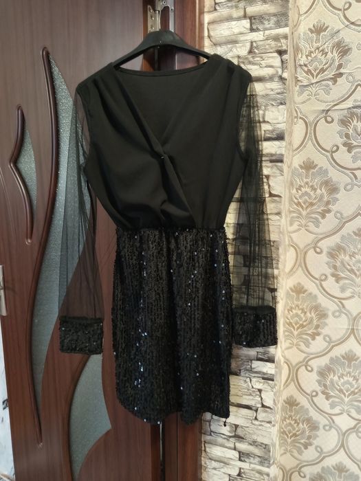 Черна рокля продава се