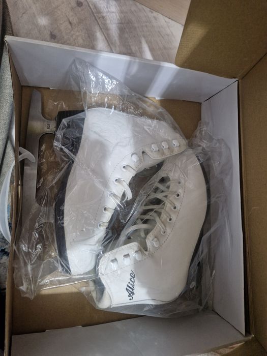 Коньки Alice белые в коробке